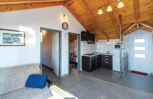 Prigradica House | Gorgeous home in Prigradica with WiFi