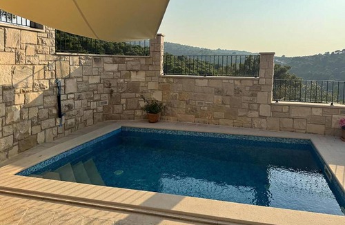 Splitska House | Gorgeous home in Splitska