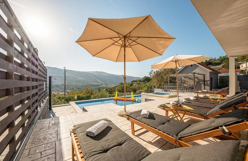 Srinjine House | Gorgeous home in Srinjine