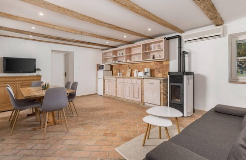 Jakovici House | Gorgeous home in Tinjan
