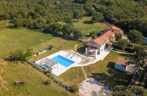 Jakovici House | Gorgeous home in Tinjan