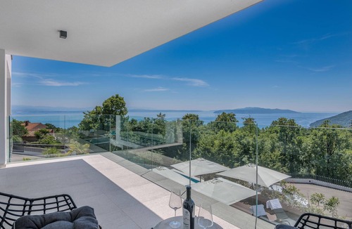 Veprinac House | Gorgeous home in Veprinac with WiFi