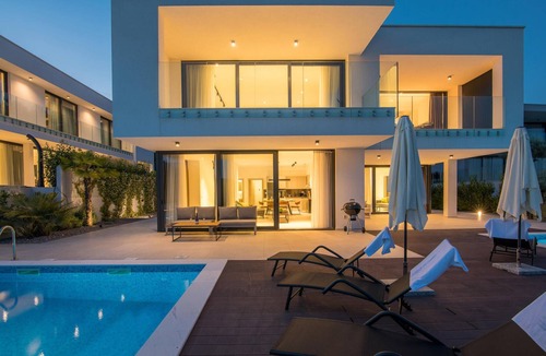 Veprinac House | Gorgeous home in Veprinac with WiFi