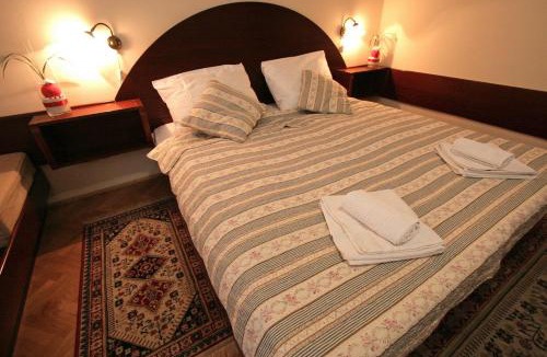 Kostanjevica na Krki House | Gostilna Žolnir