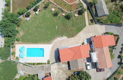 Trilj House | Green Oasis w/Swimming pool + Grill house