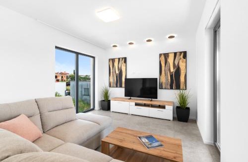 Vrvari Apartment | Green view