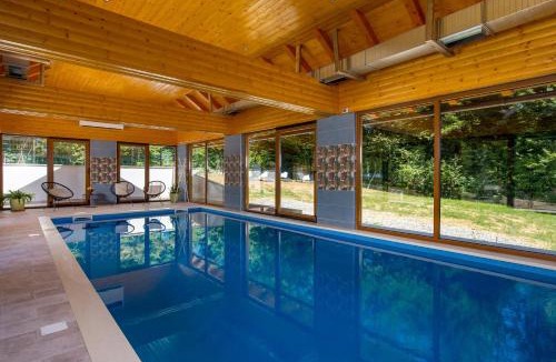 Trsce Villa | Greenhouse Ella with heated pool