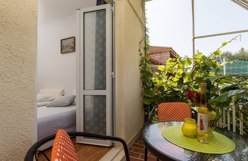 Gornji Kono Apartment | Guest House Bradas- Twin Room with Shared Bathroom No4