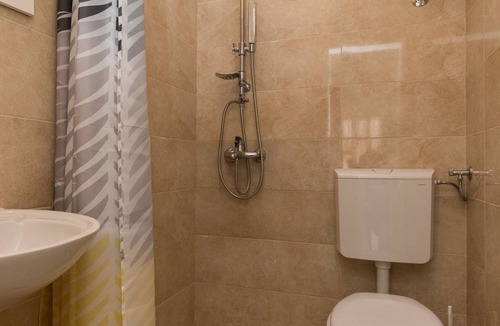 Gornji Kono Apartment | Guest House Bradas- Twin Room with Shared Bathroom No4