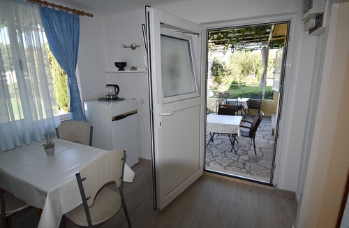 Srebreno Apartment | Guest House Kanjuo - Studio Apartment with Terrace and Garden View