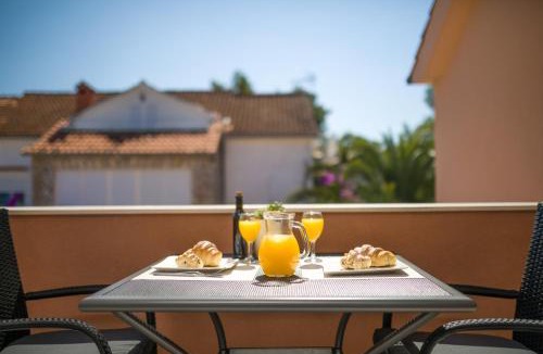 Vrboska House | Guest House Marinna