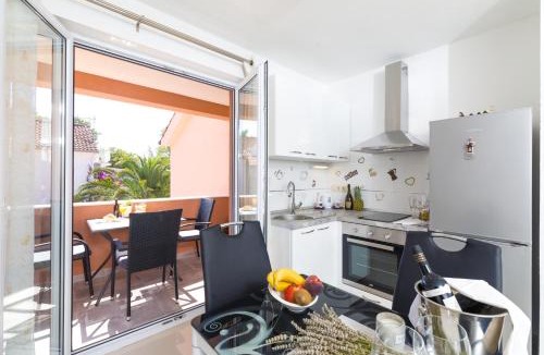 Vrboska House | Guest House Marinna
