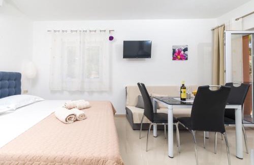 Vrboska House | Guest House Marinna