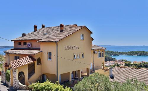 Mundanije House | Guest House Panorama