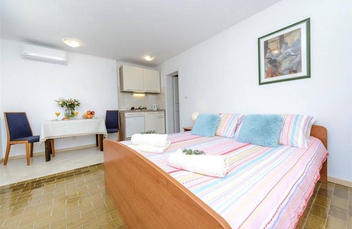 Molunat Apartment | Guest House Rooms Rose - Studio with Terrace