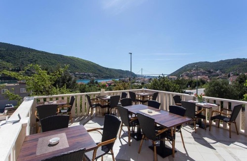 Mokosica Apartment | guest house rosa bianca - double or twin room with partial sea view 1