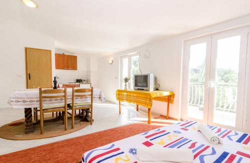 Sobra Apartment | Guest House Sobra 38 - Double Room with Private Bathroom 2