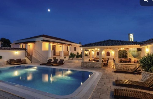 Seget Gornji Villa | HACIENDA MAXIMILIAN 22 person