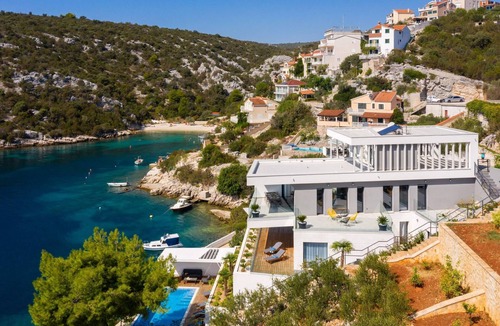 Vinisce House | Haus in Vinišće mit Außenterrasse by Interhome