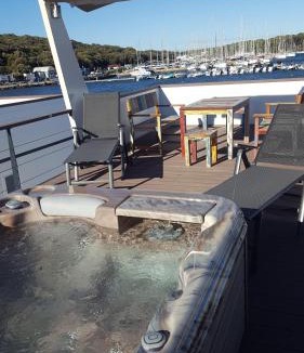 Vintijan Boat Rental | Hausboot - Floating House Sofia