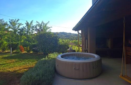Ludbreg Apartment | Hedonistic Vineyard Estate With Hot Tub - Happy Rentals