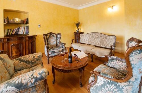 Ormoz Villa | Herga Wine Estate - Old lady - Holiday Home
