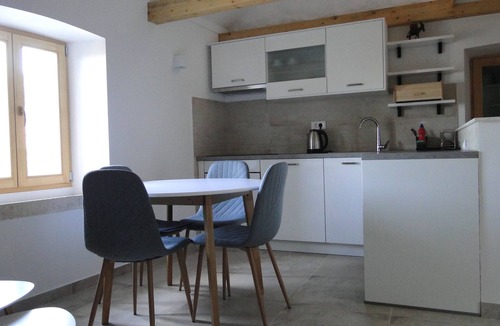 Pitve Apartment | Heritage 4-Stars Apartment Kyra, Pitve Hvar
