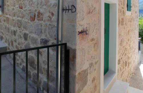Pitve Apartment | Heritage 4-Stars Studio Apartment Fox Pitve Hvar