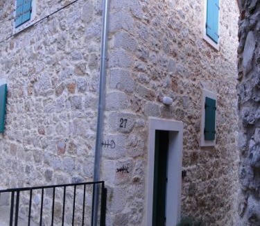 Pitve Apartment | Heritage Apartments Kyra & Fox in Pitve, Hvar
