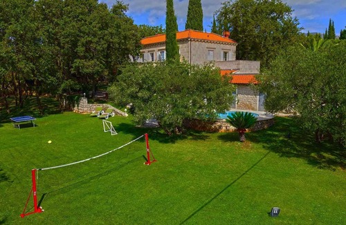 Cilipi Villa | Heritage villa perfect for families with pets