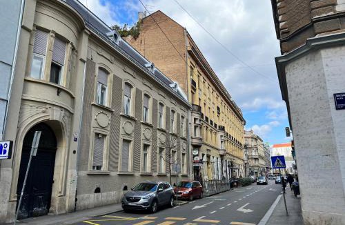 Zagreb Apartment | Hidden Garden 1