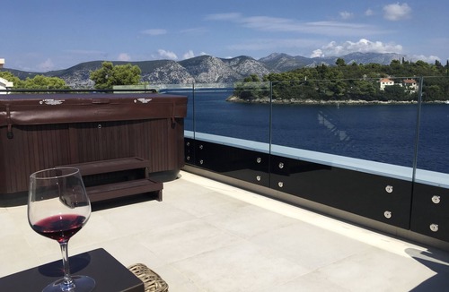 Racisce Condo | High View: A Secluded, Award-Winning Luxury Seaside Villa With Huge Jacuzzi