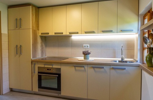 Cerklje ob Krki House | Hillside Haven Holiday Home with Sauna and Hot-Tub - One Bedroom Holiday Home with Sauna and Hot-Tub
