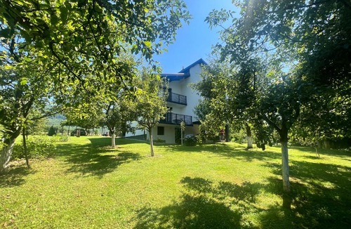Hadzici Villa | Hillside Villa
