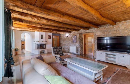 Imotski Villa | Hilly Stone Villa for 10 Guests in Donji Vinjani