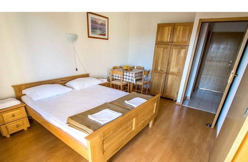 Starigrad Apartment | Holiday apartment conveniently located in the center
