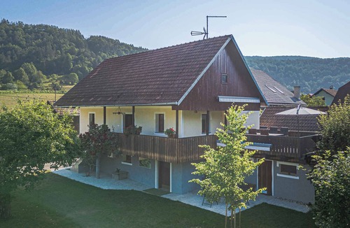 Crnomelj House | Holiday apartment with two separate floors that can accommodate up to 10 people