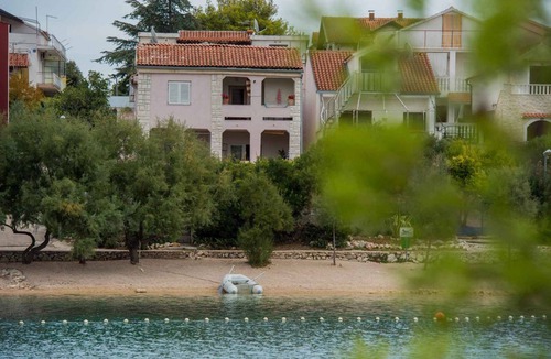 Grebastica Apartment | Holiday apartment 10 m from the beach
