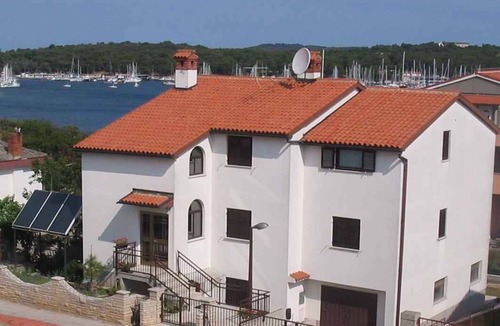 Pjescana Uvala Apartment | Holiday apartment with terrace and air conditioning