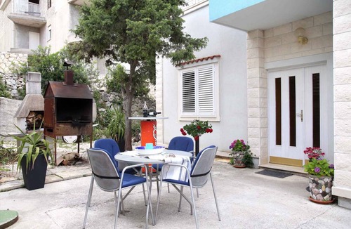 Sevid Apartment | Holiday apartment 10 m from the beach