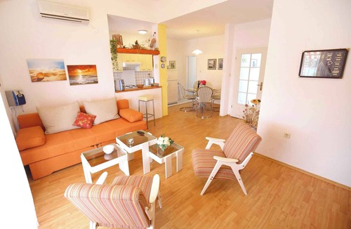 Ist Apartment | Holiday apartment 20 m from the sea