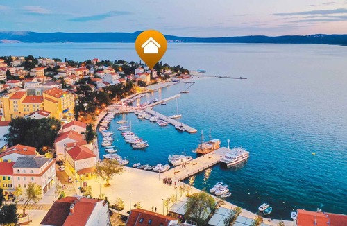 Selce Apartment | Holiday apartment 30 m to the beach with air, Intrenet, sea views and satellite TV