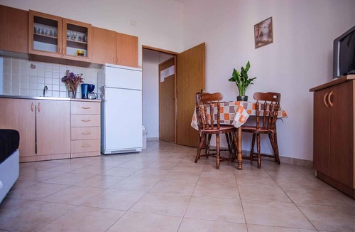 Barbat na Rabu Apartment | Holiday apartment 50 m from the Adriatic