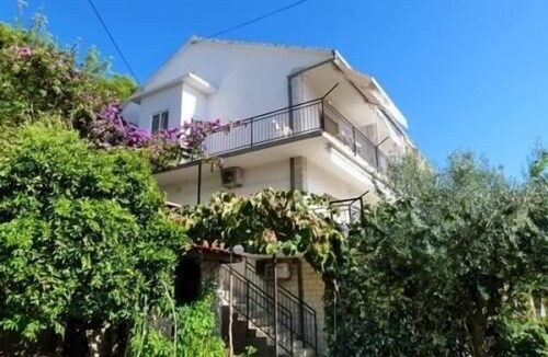 Trogir Apartment | Holiday apartment for four people, with a balcony