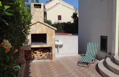 Okrug Gornji Apartment | Holiday apartment 120 m from the beach