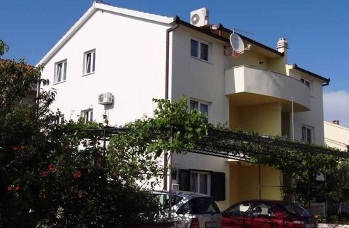 Okrug Gornji Apartment | Holiday apartment 120 m from the beach