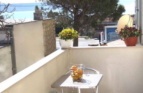 Starigrad Apartment | Holiday apartment 50 m from the Adriatic Sea