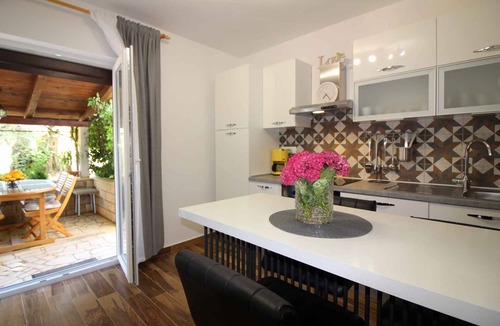 Mali Maj Apartment | Holiday apartment in a quiet location near the beach
