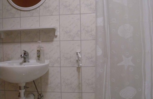 Rtina Apartment | Holiday apartment in a small town with sea view