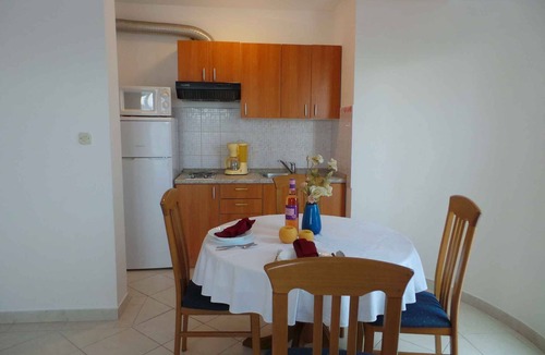 Nin Apartment | Holiday apartment mit Balkon und Grill